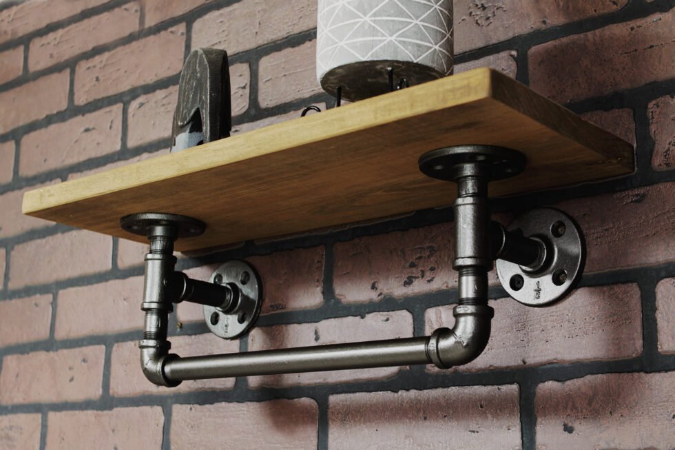 Repisa "Ninive" Gris Hierro, Estilo Vintage Industrial para Baño, Hecho en México de manera Artesanal con Acero de alta resistencia.